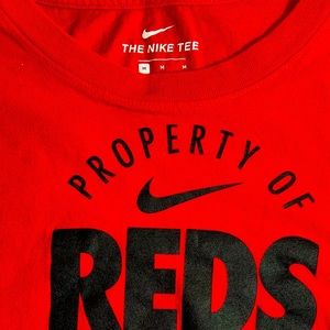 Nike tshirt. Cincinnati Reds. Unisex.